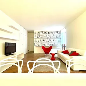 https://ampia-moderna-casa-su-2-piani-nel-cuore-di-verona.hotelinveneto.com