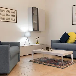 https://domus-apartments.it-lombardy.com